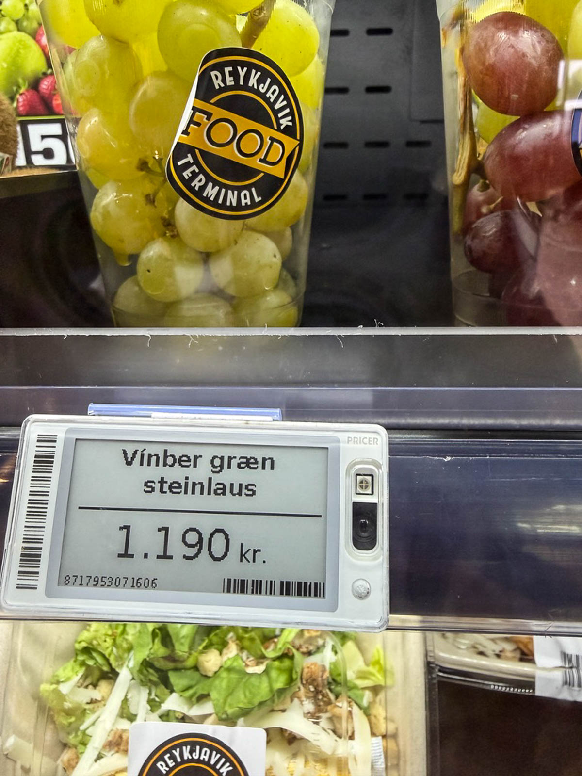 Green grapes priced at 1,190 kr at a grocery store in Reykjavík